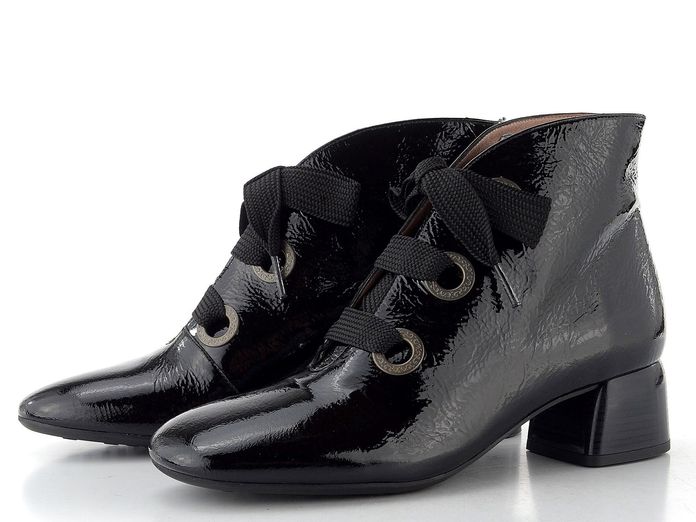 Hispanitas lakovaný šněrovací kotník na podpatku Varsovia black HI265052